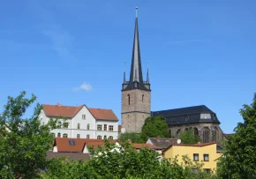 Stadtkirche Kahla mit Grundschule | Foto: M. Hellwig